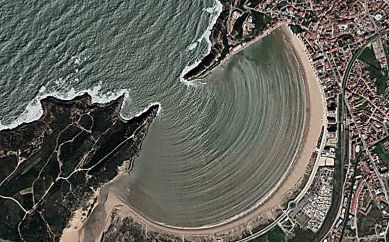 Diffraction des vagues à l'entrée de la baie de São Martinho do Porto (Portugal) 